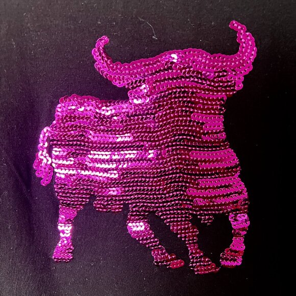LK  Textile Collections Sequined Bull Design Tee in Bright Pink on black Size M - Picture 2 of 5